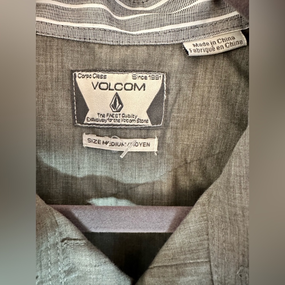 Volcom Men’s Gray Button Down Size Medium - image 3